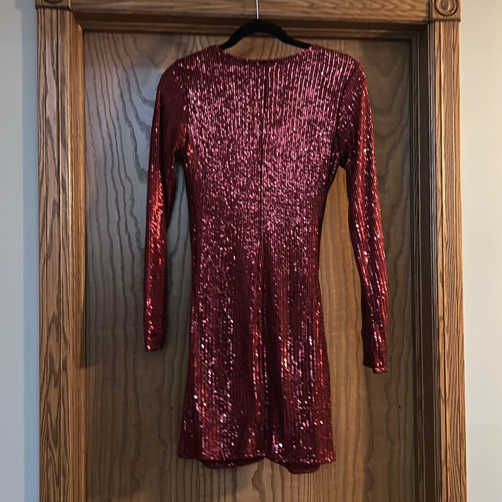 SNOWCOMING DRESS! Windsor- red sequence - Picture 2 of 9